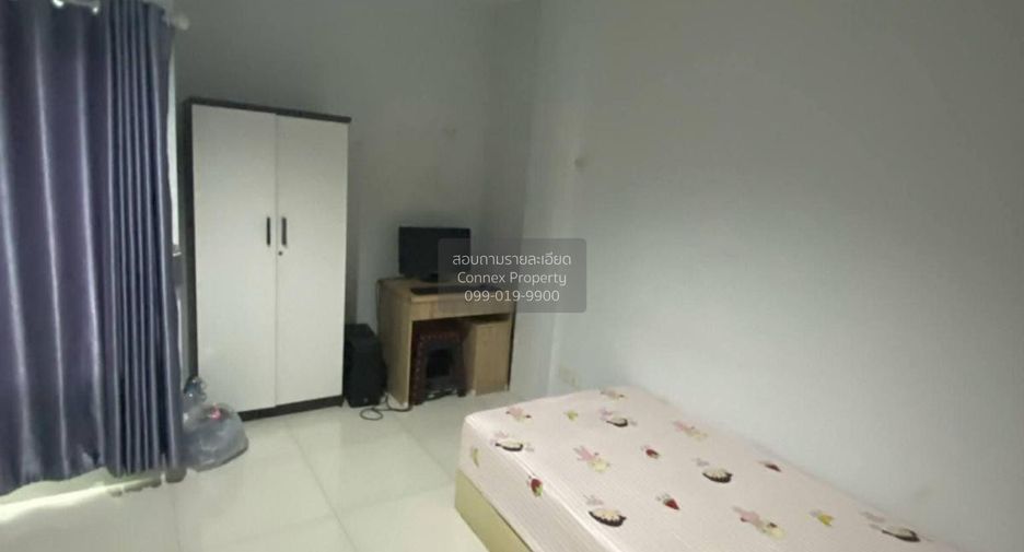 For rent 3 bedrooms townhouse in Saphan Sung, Bangkok