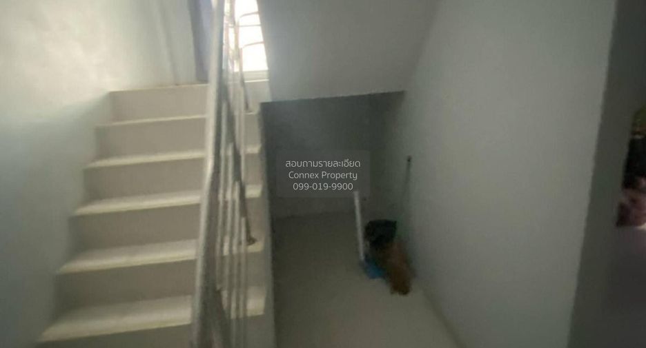 For rent 3 bedrooms townhouse in Saphan Sung, Bangkok