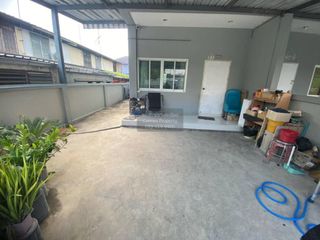 For rent 3 bedrooms townhouse in Saphan Sung, Bangkok