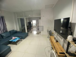 For rent 3 bedrooms townhouse in Saphan Sung, Bangkok
