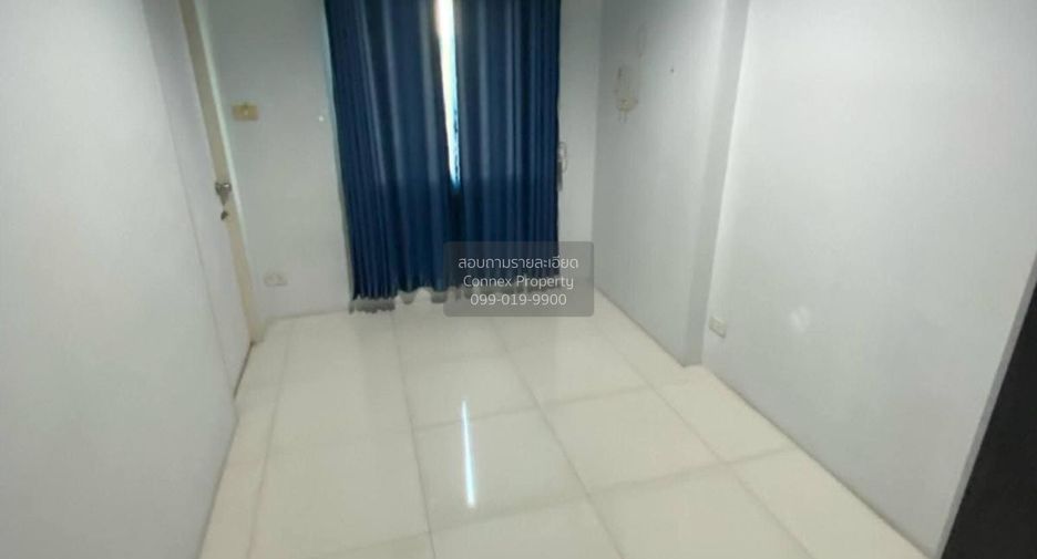 For rent 3 bedrooms townhouse in Saphan Sung, Bangkok