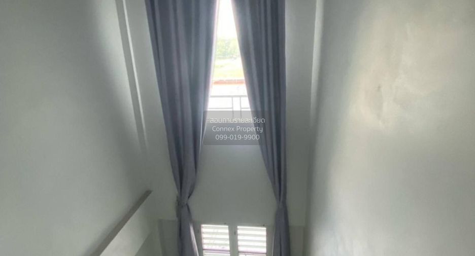 For rent 3 bedrooms townhouse in Saphan Sung, Bangkok