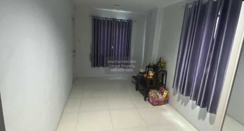 For rent 3 bedrooms townhouse in Saphan Sung, Bangkok