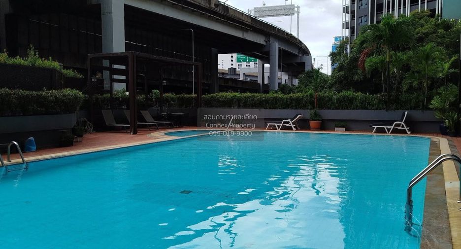 For rent 2 bedrooms condo in Watthana, Bangkok
