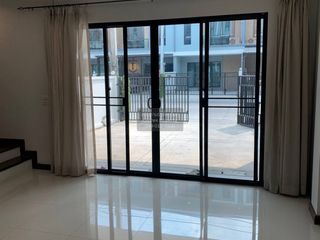 For rent 4 bedrooms townhouse in Bang Phli, Samut Prakan