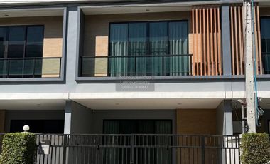 For rent 4 bedrooms townhouse in Bang Phli, Samut Prakan
