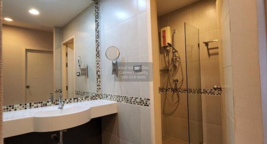 For rent 2 bedrooms condo in Huai Khwang, Bangkok