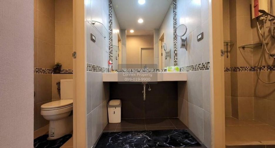 For rent 2 bedrooms condo in Huai Khwang, Bangkok