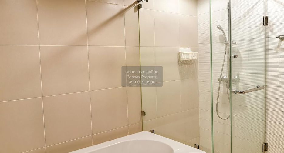 For rent 3 bedrooms condo in Huai Khwang, Bangkok