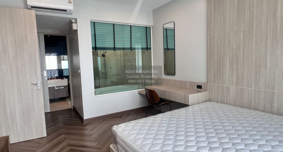 For rent 2 bedrooms condo in Pathum Wan, Bangkok