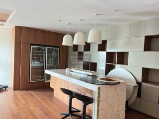 For rent 6 bedrooms condo in Huai Khwang, Bangkok
