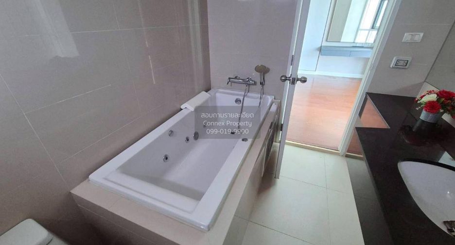 For rent 3 ベッドルーム condo in Huai Khwang, Bangkok
