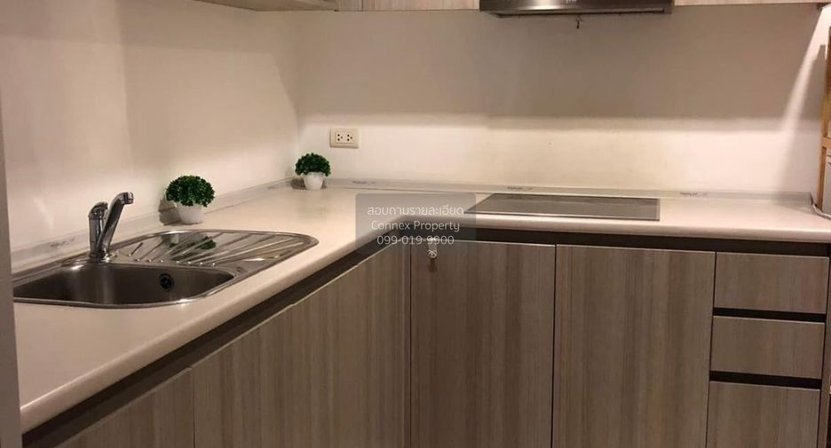 For rent 3 bedrooms condo in Huai Khwang, Bangkok