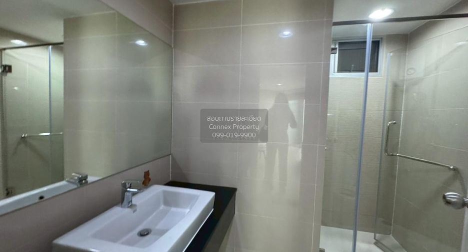 For rent 3 bedrooms condo in Huai Khwang, Bangkok