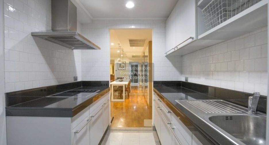 For rent 2 bedrooms condo in Pathum Wan, Bangkok