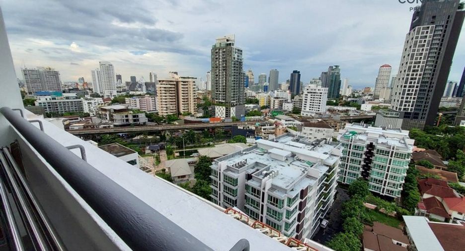 For rent 2 bedrooms condo in Khlong Toei, Bangkok