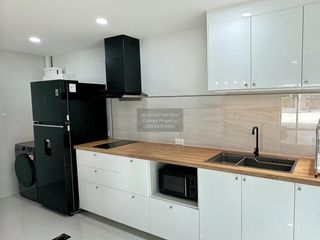 出租 3 卧室 联排别墅 在 Bang Phli, Samut Prakan