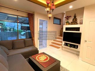 Reihenhaus zur Miete mit 5 Zimmer in Phra Khanong, Bangkok