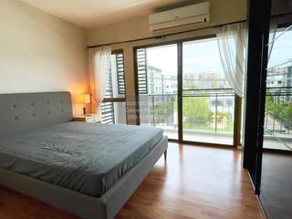 Reihenhaus zur Miete mit 5 Zimmer in Phra Khanong, Bangkok