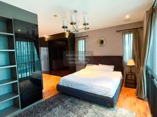Reihenhaus zur Miete mit 5 Zimmer in Phra Khanong, Bangkok