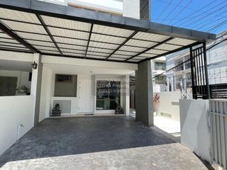 Reihenhaus zur Miete mit 5 Zimmer in Phra Khanong, Bangkok