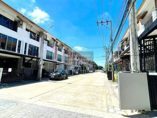 Reihenhaus zur Miete mit 5 Zimmer in Phra Khanong, Bangkok