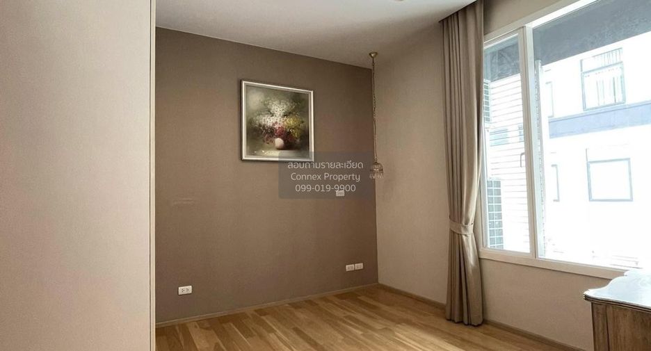 For rent 3 bedrooms condo in Khlong Toei, Bangkok