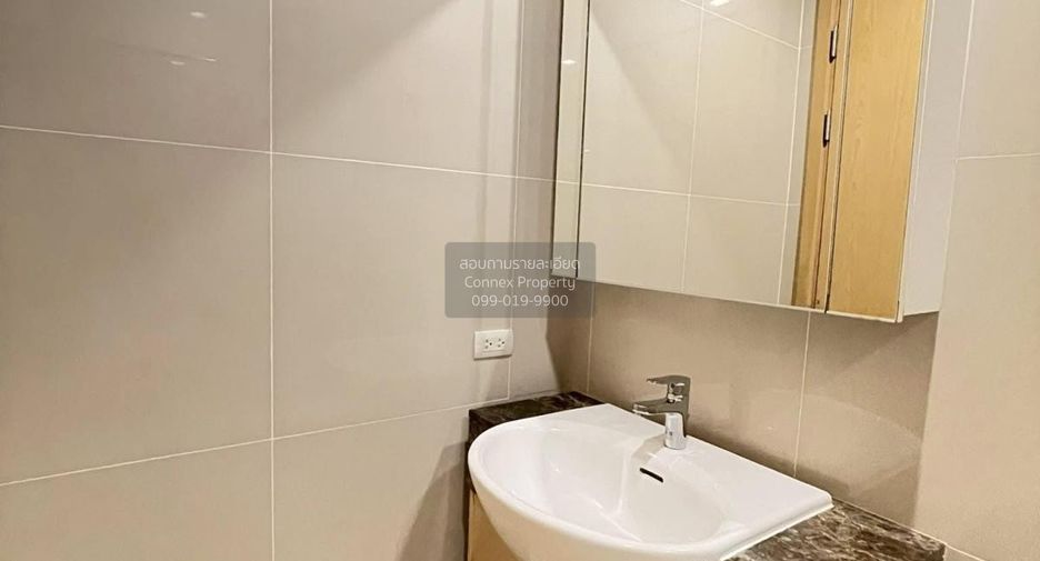 For rent 3 bedrooms condo in Khlong Toei, Bangkok