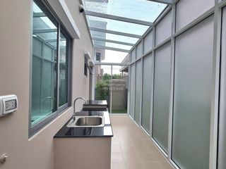 Casa en alquiler de 4 habitaciones en Lat Krabang, Bangkok