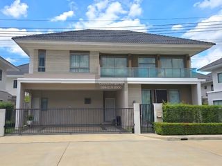 Casa en alquiler de 4 habitaciones en Lat Krabang, Bangkok