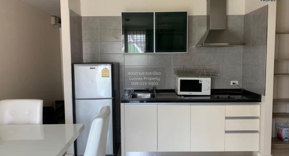 Wohnung zur Miete mit 1 Zimmer in Bang Rak, Bangkok