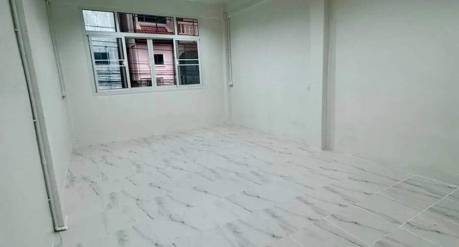 For rent 4 bedrooms townhouse in Sathon, Bangkok
