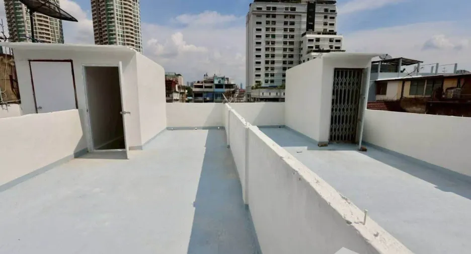 For rent 4 bedrooms townhouse in Sathon, Bangkok