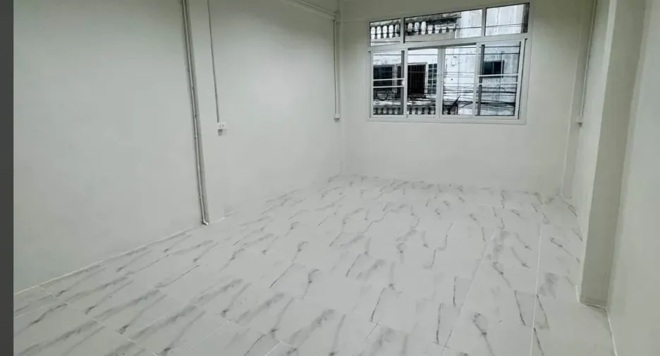 For rent 4 bedrooms townhouse in Sathon, Bangkok