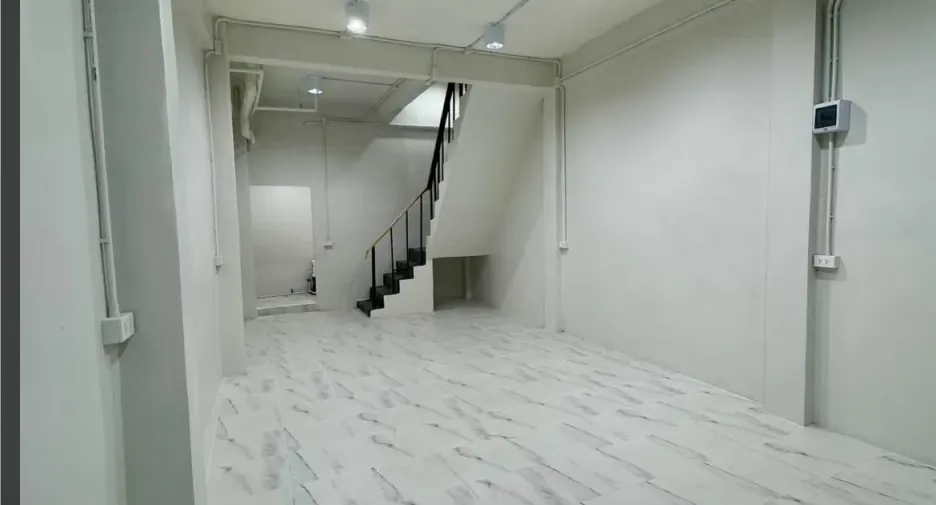 For rent 4 bedrooms townhouse in Sathon, Bangkok
