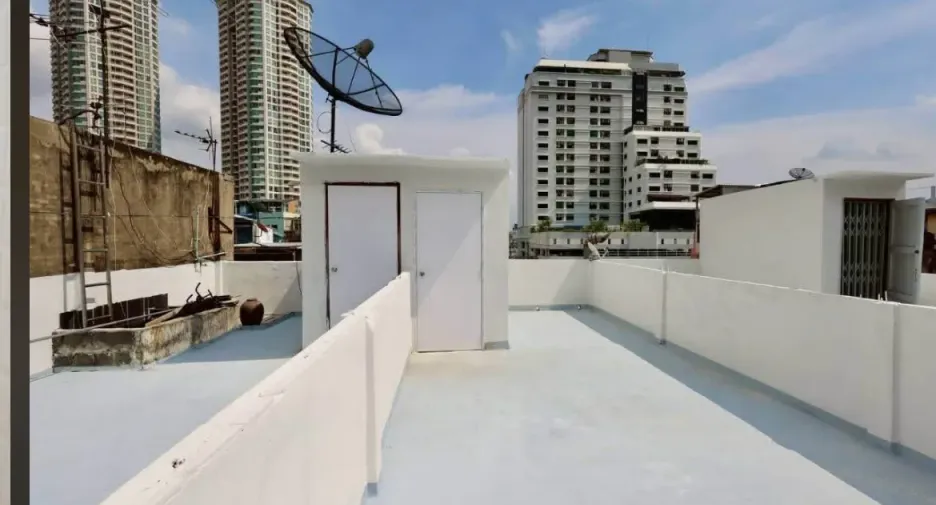 For rent 4 bedrooms townhouse in Sathon, Bangkok