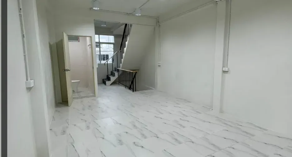 For rent 4 bedrooms townhouse in Sathon, Bangkok