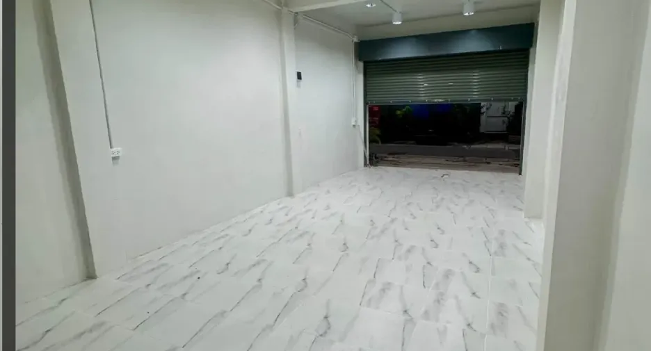 For rent 4 bedrooms townhouse in Sathon, Bangkok