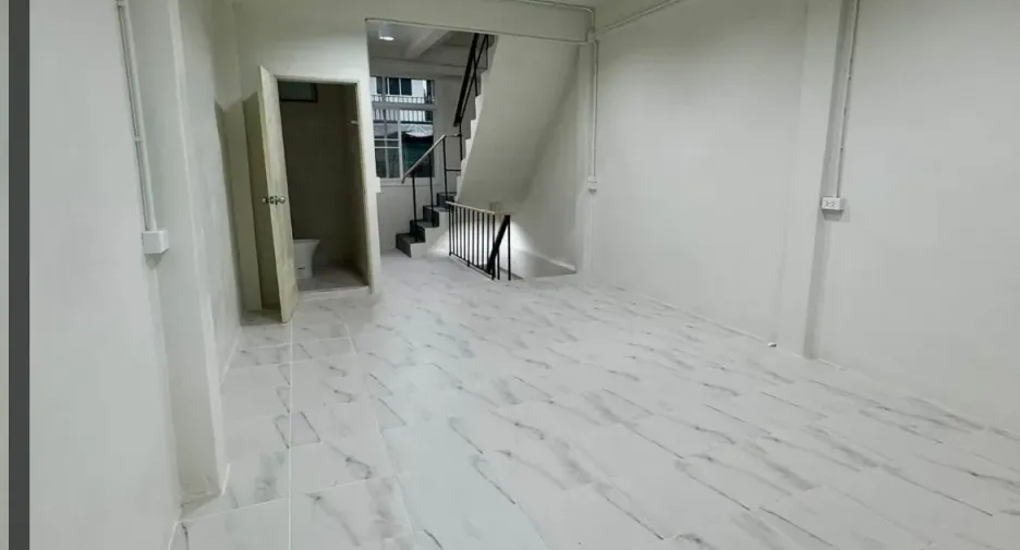 For rent 4 bedrooms townhouse in Sathon, Bangkok