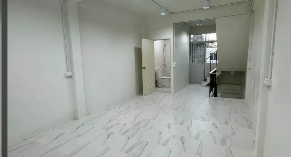 For rent 4 bedrooms townhouse in Sathon, Bangkok
