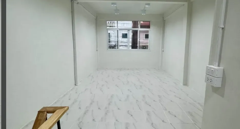 For rent 4 bedrooms townhouse in Sathon, Bangkok