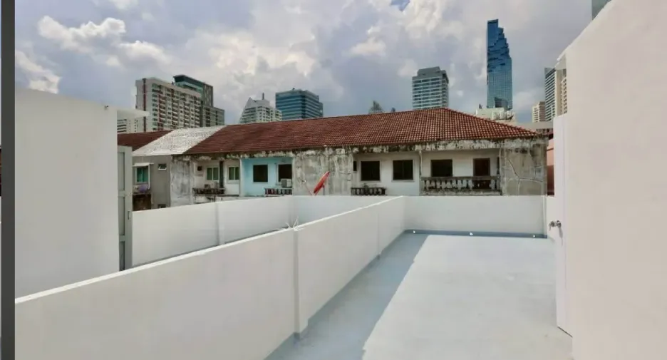 For rent 4 bedrooms townhouse in Sathon, Bangkok