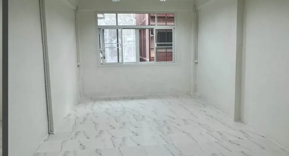 For rent 4 bedrooms townhouse in Sathon, Bangkok