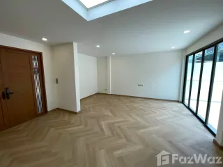 出售 5 卧室 独立屋 在 Wang Thong Lang, 曼谷