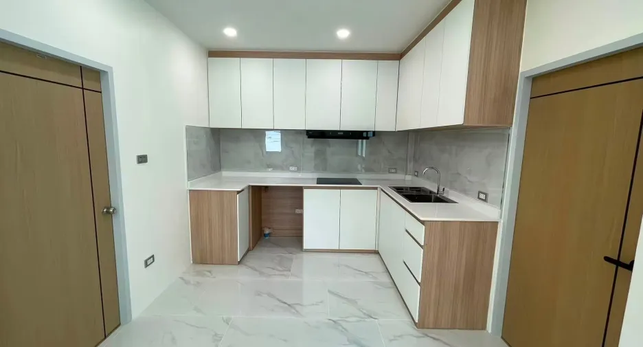 出售 5 卧室 独立屋 在 Wang Thong Lang, 曼谷