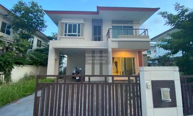 Casa en alquiler de 3 habitaciones en Khlong Sam Wa, Bangkok