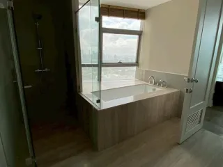 For sale 3 bedrooms condo in Pathum Wan, Bangkok