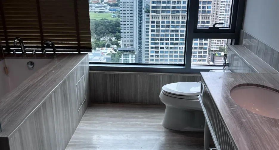 For sale 3 bedrooms condo in Pathum Wan, Bangkok