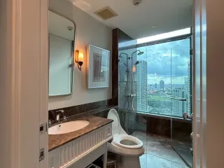 For sale 3 bedrooms condo in Pathum Wan, Bangkok