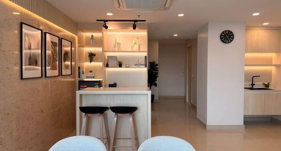 For rent 3 bedrooms condo in Watthana, Bangkok